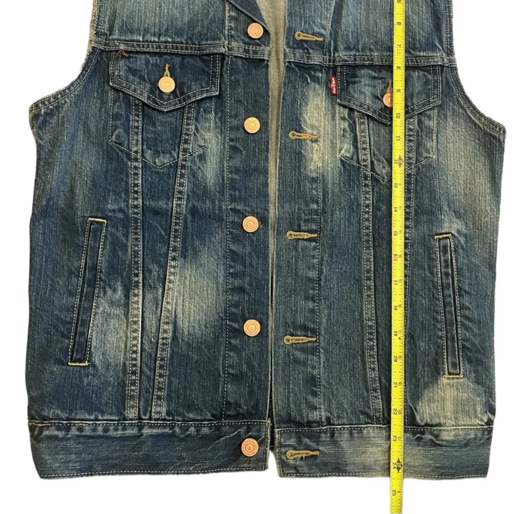 Levi’s Distressed Denim Vest - Picture 6 of 6